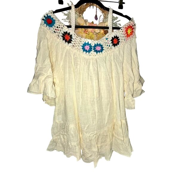 🇺🇸 Granny Square Patchwork Trim Cold Shoulder Top - Picture 3 of 5